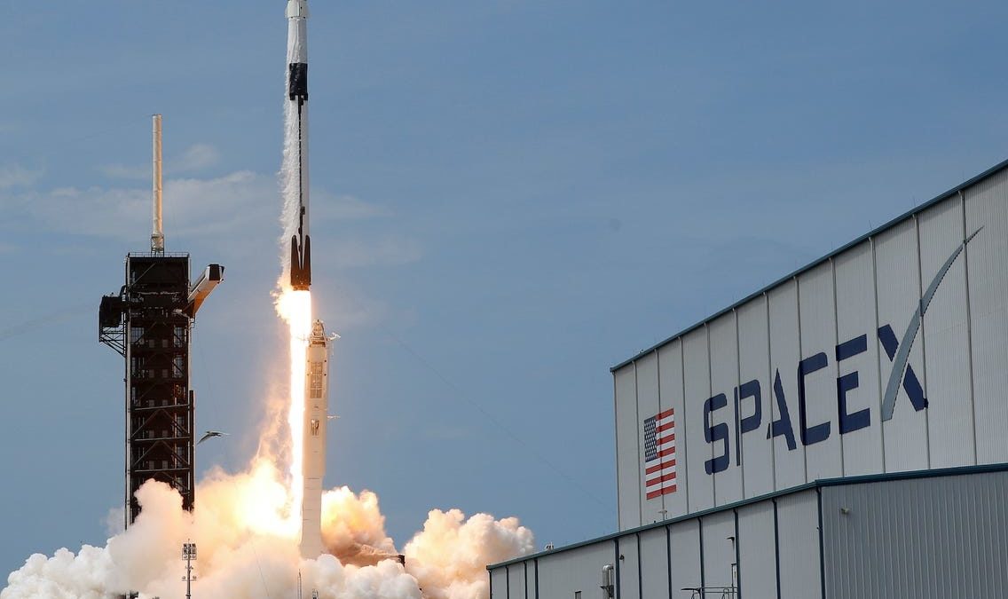 Raketa SpaceX-a eksplodirala nekoliko minuta nakon što se uspješno spustila na tlo