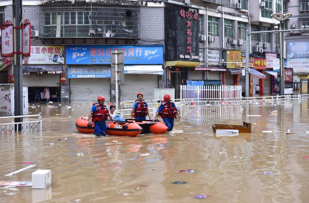 Najobilnije kiše u posljednjih nekoliko decenija u Kini primorale evakuaciju stotina hiljada ljudi