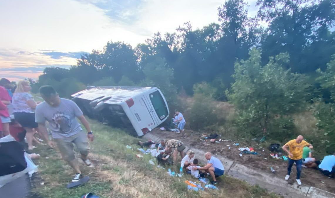 Bilans prevrtanja autobusa u Bugarskoj  iz Srbije; 12 povređeno, vozaču amputiraju nogu?