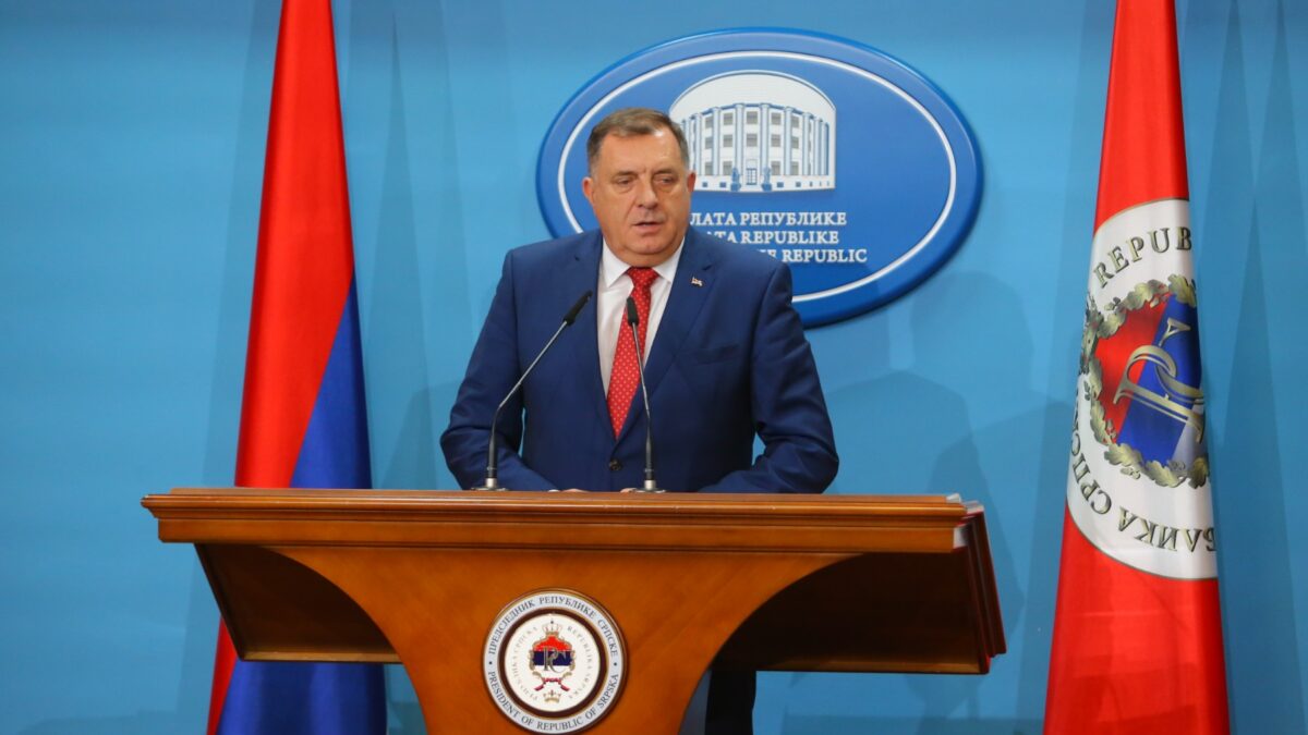 Dodik: Hitno sanirati štetu na hramu u Mostaru i postaviti obezbjeđenje
