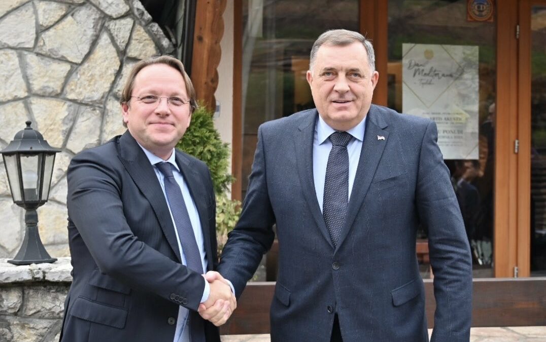 Varhelji: Podrška Dodika kandidatskom statusu je umirujuća