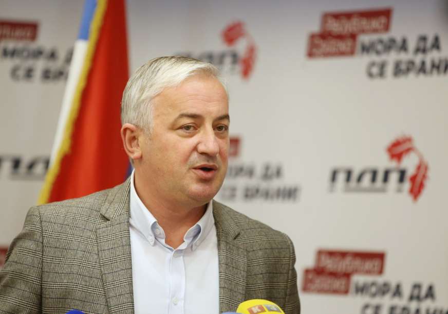 Borenović traži da mu Savjet ministara odgovori koliko je bilo paketa sankcija Rusiji