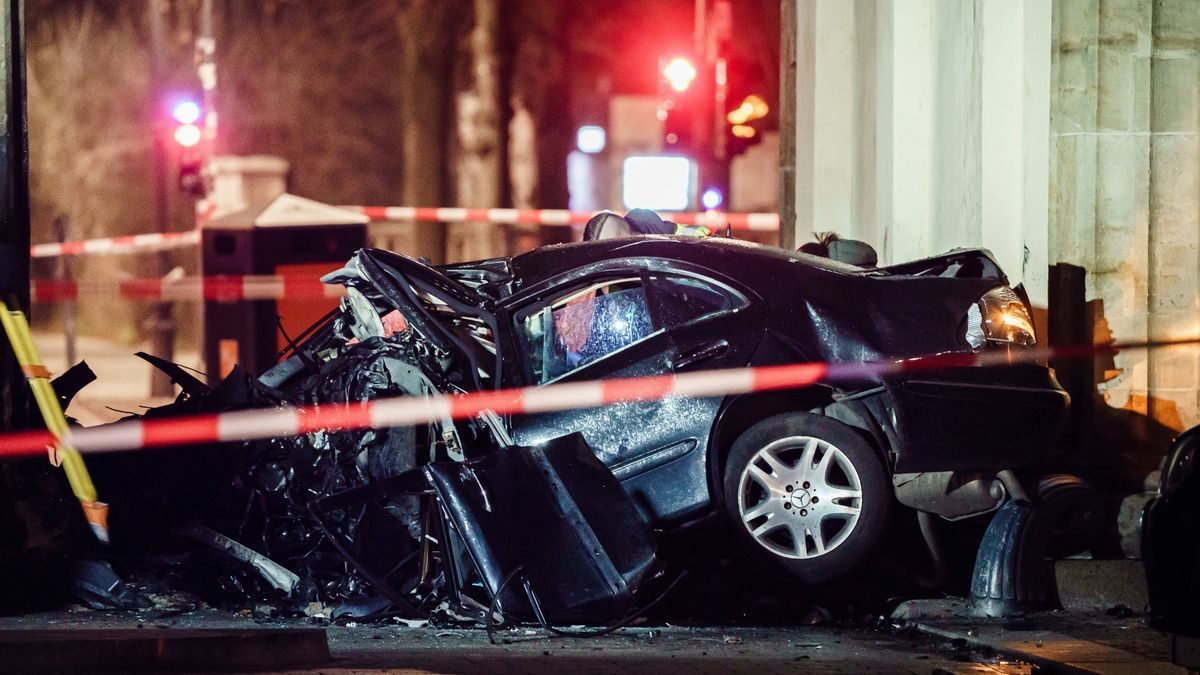 Mercedesom se zabio u Brandenburška vrata, stradao na licu mjesta