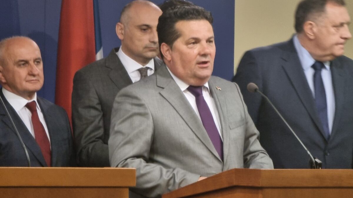 Stevandić najavio da će na sjednici NSRS sudija Ustavnog suda BiH biti pozvan da podnese ostavku