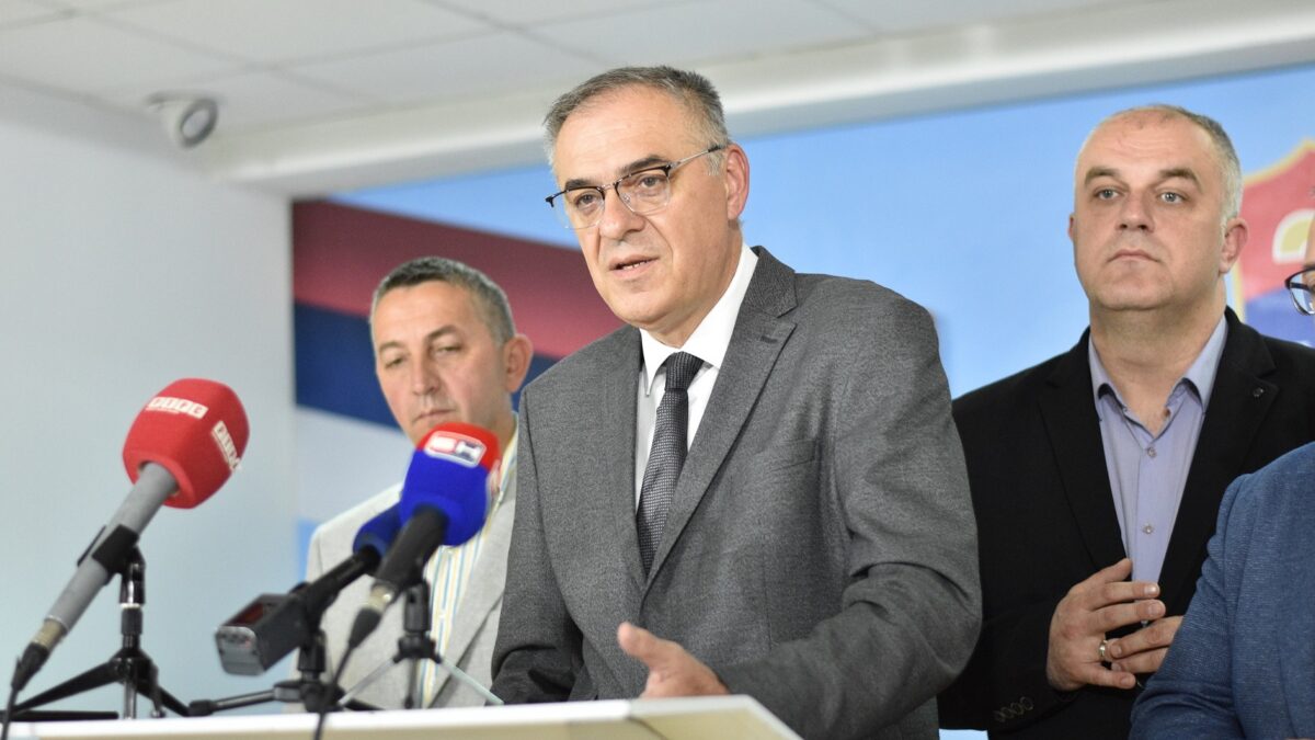 Miličević tvrdi: Napadi Petrovića na stranačke kolege ne utiču na stranku