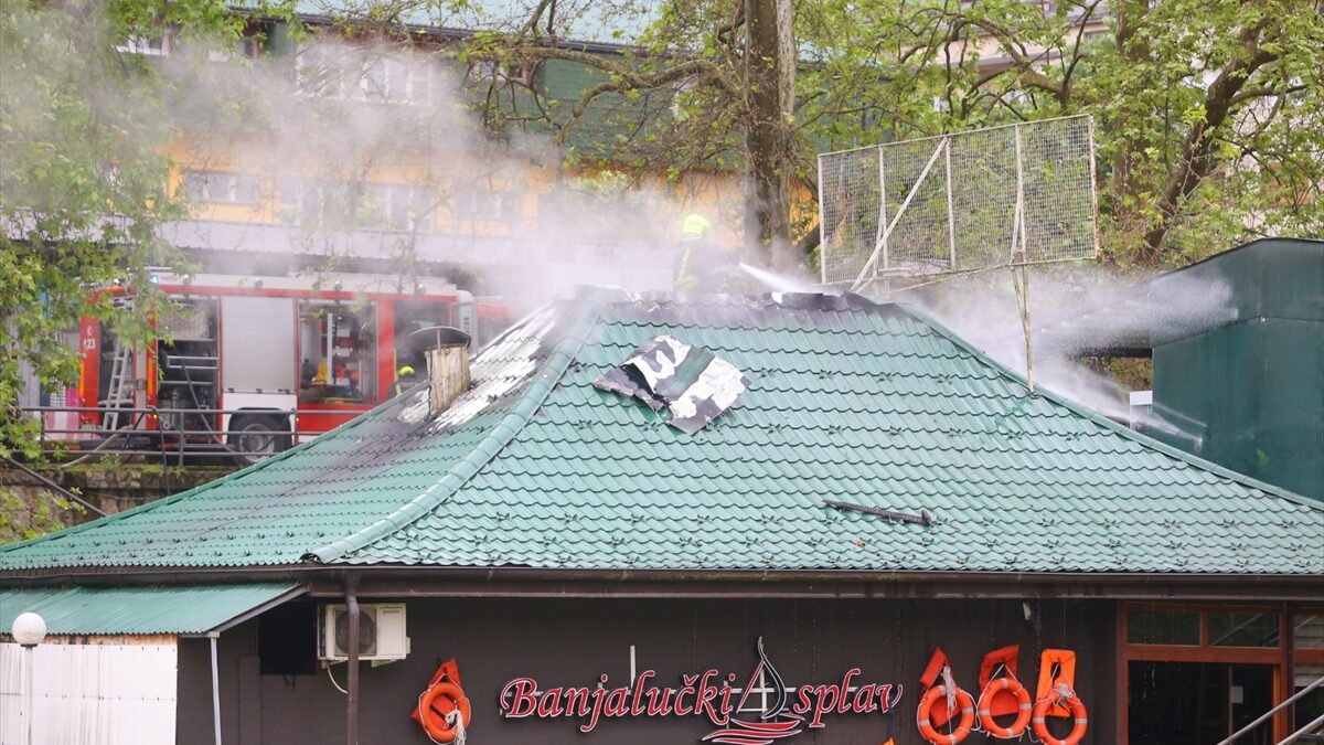 Požar izbio na krovu banjalučkog splava