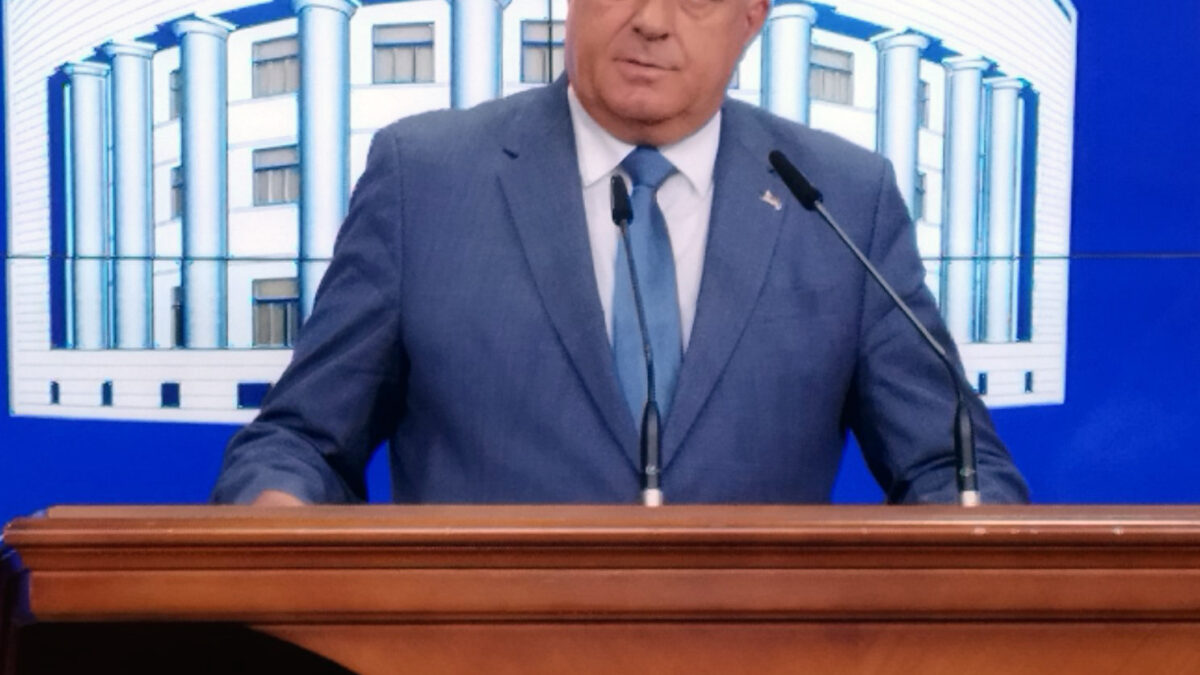 Dodik: Šmit nema pravo da drži predavanja