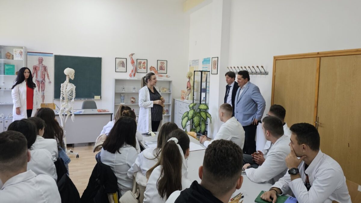Predsjednik skupštine Nenad Stevandić posjetio Medicinski fakultet u Foči