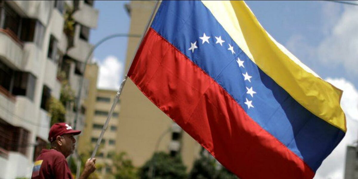 Venecuela digla vojsku, Maduro za sve okrivio Britance