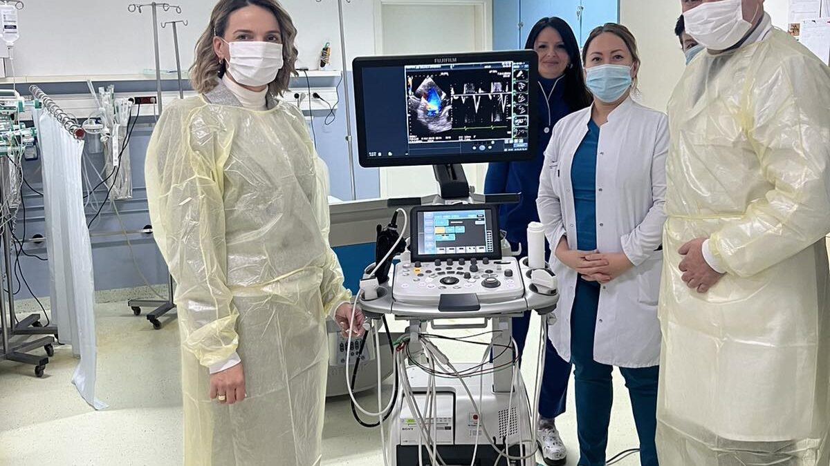 Zamjenica ministrice Civilnih poslova BiH Marijana Mojić uručila japansku donaciju, prenosni ultrazvučni skener, bolnici Gradiška