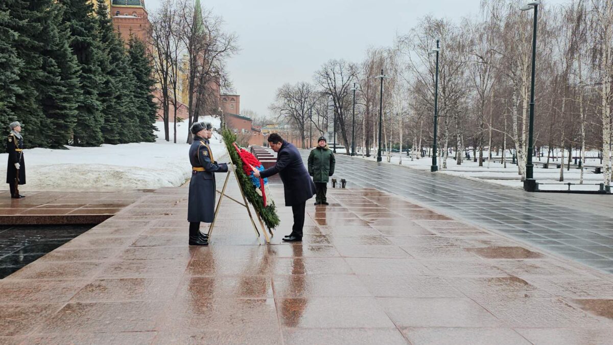 Delegacija Narodne skupštine Republike Srpske položila vijenac i cvijeće na grob Neznanog junaka kod Kremljskog zida u Moskvi