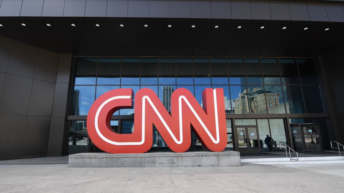 CNN otpustio tri radnika, dolazili na posao nevakcinisani