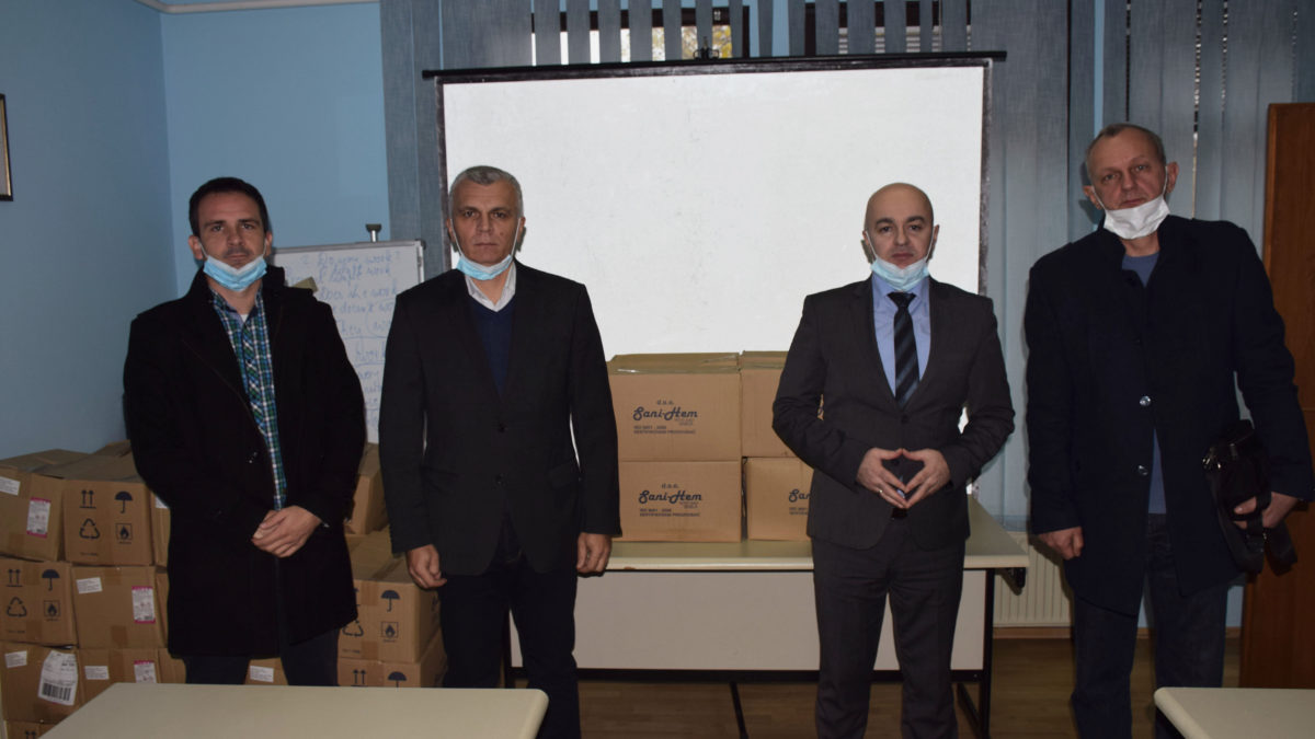 Javna ustanova “Vode Srpske” donirala dezinfekciona sredstva osnovnim i srednjim školama u Bijelјini