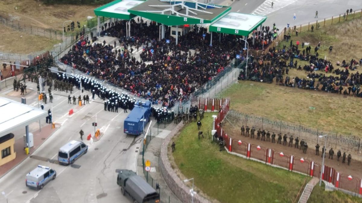 Na granici Poljske i Bjelorusije vojna mašinerija: “Čeka se okidač da sve pukne”