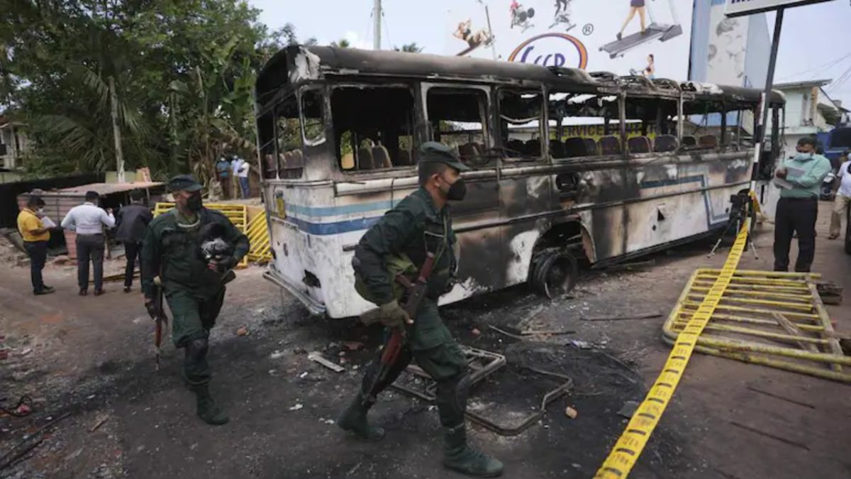 Šri Lanka u haosu – vanredno stanje, policija na benzinskim pumpama: “Zaglavili smo”